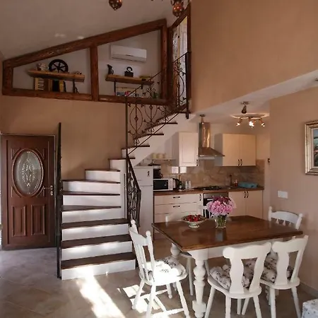 Aurora Villa *